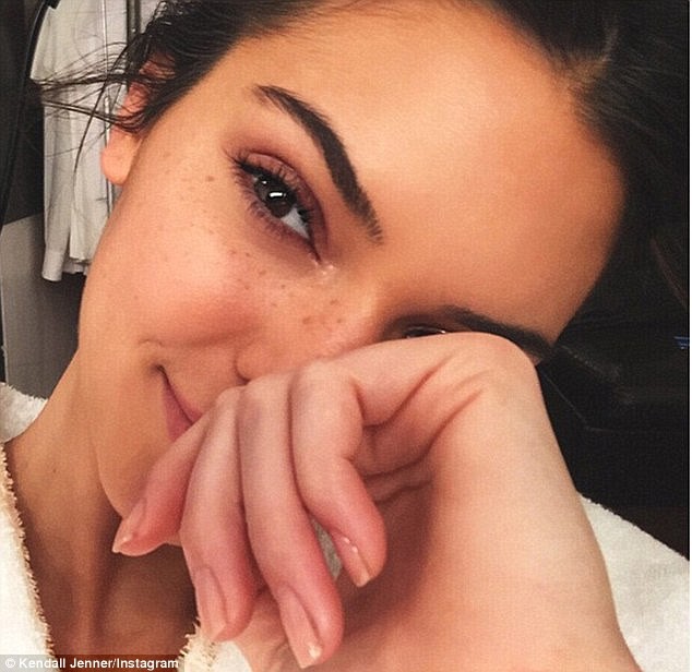 Kinh nghiem tri mun cua sieu mau Kendall Jenner-Hinh-4